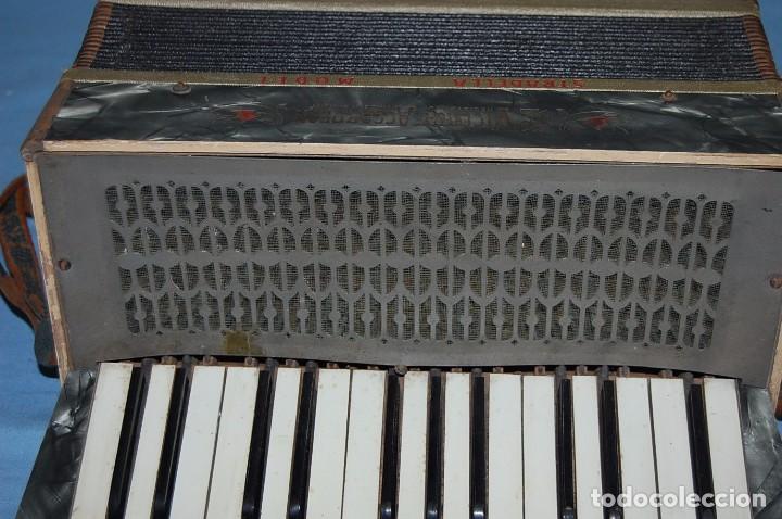 Instrumentos musicales: ANTIGUO ACORDE&Oacute;N - Foto 3