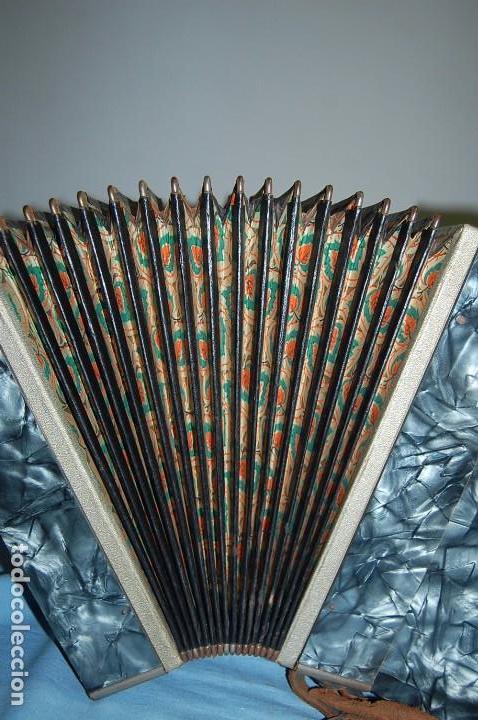 Instrumentos musicales: ANTIGUO ACORDE&Oacute;N - Foto 8