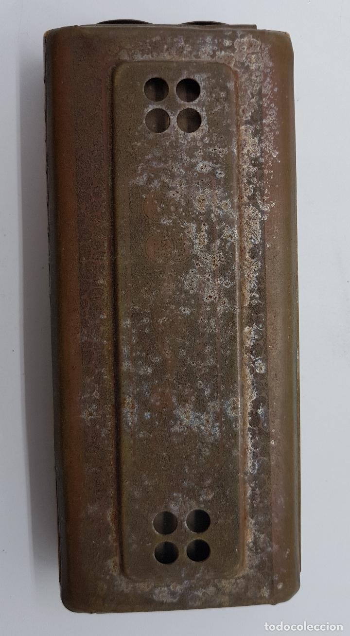 Instrumentos musicales: Arm&oacute;nica antigua en metal y madera de la marca Horner - Foto 3