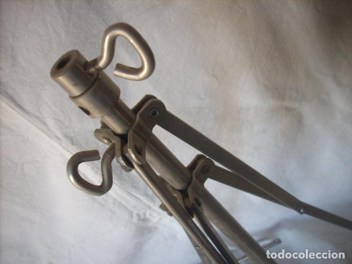 Instrumentos musicales: Viejo atril - Foto 1