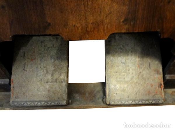 Instrumentos musicales: Armonio de la casa W. Lorenz (1905) - Foto 4
