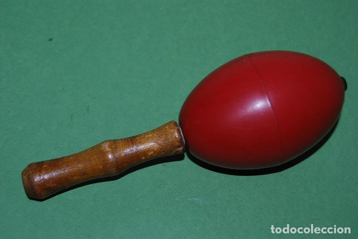 Instrumentos musicales: MARACA DE MADERA Y PL&Aacute;STICO - A&Ntilde;OS 50 - Foto 1