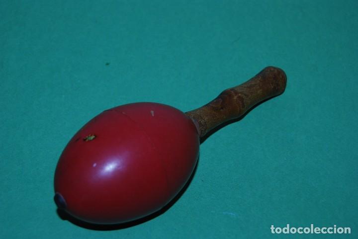 Instrumentos musicales: MARACA DE MADERA Y PL&Aacute;STICO - A&Ntilde;OS 50 - Foto 2