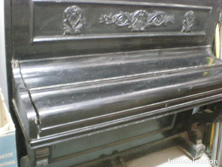 Instrumentos musicales: PIANO ANTIGUO DE PARED S. XIX - Foto 2