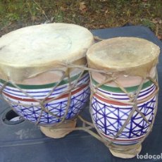Instrumentos musicales: TAMBORES AFRICANOS - PROCEDENTES DE MARRUECOS - EN PIEL, CUERDA, Y CERÁMICA - 18 CMS. Lote 133564038
