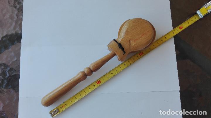Instrumentos musicales: RARA CASTA&Ntilde;UELA CON MANGO DE MADERA - Foto 1