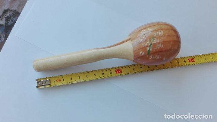 Instrumentos musicales: UNA MARACA DE MADERA - Foto 1