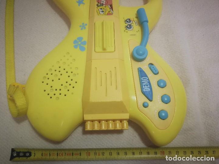 Instrumentos musicales: Bob Esponja_Guitarra de Simba_a&ntilde;o 2010 COMO NUEVA!!! - Foto 3