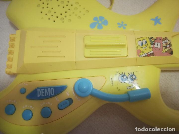 Instrumentos musicales: Bob Esponja_Guitarra de Simba_a&ntilde;o 2010 COMO NUEVA!!! - Foto 4