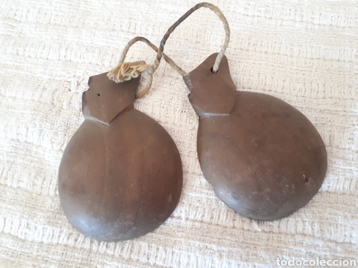 Instrumentos musicales: Antiguas casta&ntilde;uelas madera marr&oacute;n - Foto 1