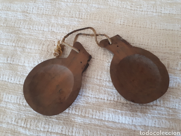 Instrumentos musicales: Antiguas casta&ntilde;uelas madera marr&oacute;n - Foto 2