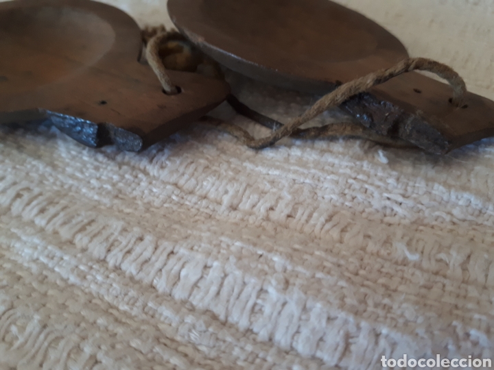 Instrumentos musicales: Antiguas casta&ntilde;uelas madera marr&oacute;n - Foto 3