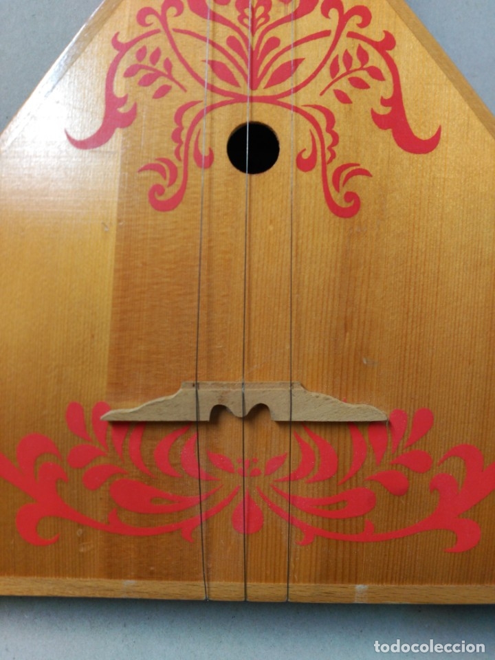 Instrumentos musicales: BALALAICA EN MADERA, INSTRUMENTO DE CUERDA - Foto 3