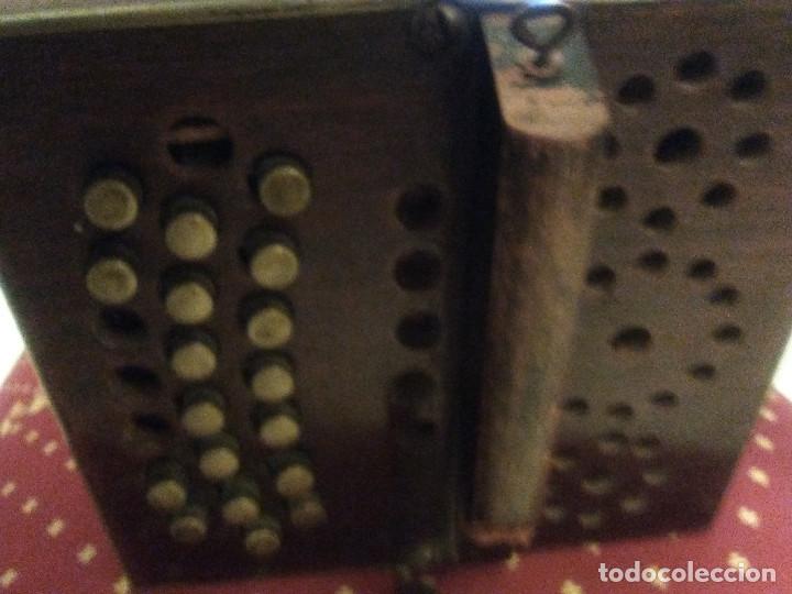 Instrumentos musicales: ANTIGUO BANDONEON - Foto 6