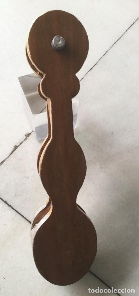 Instrumentos musicales: Carraca de madera artesanal. Antigua. - Foto 2