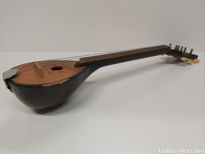 Instrumentos musicales: Peque&ntilde;a y antigua mandolina - Foto 3