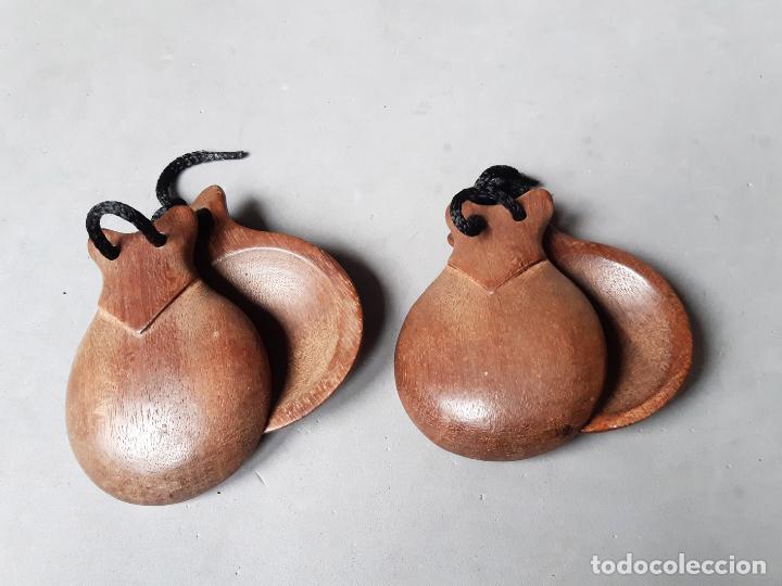 Instrumentos musicales: PAREJA DE CASTA&Ntilde;UELAS DE MADERA - Foto 1