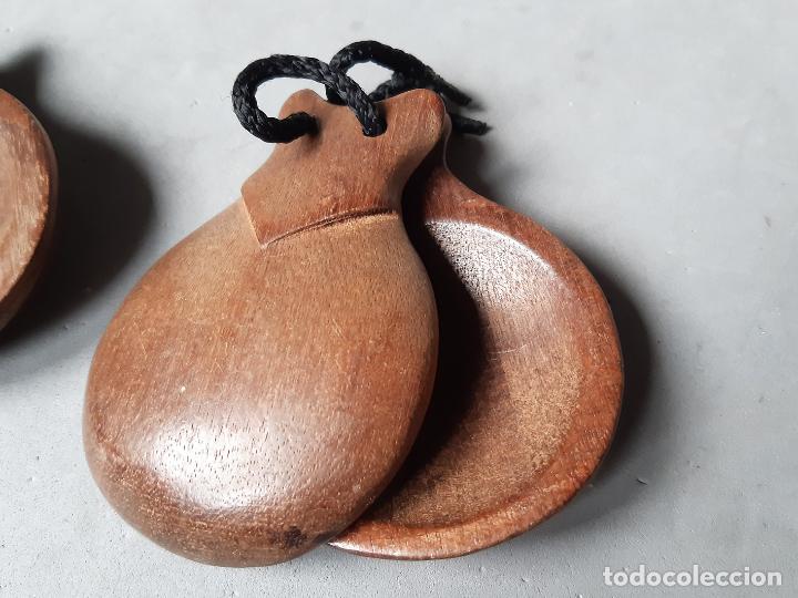 Instrumentos musicales: PAREJA DE CASTA&Ntilde;UELAS DE MADERA - Foto 2