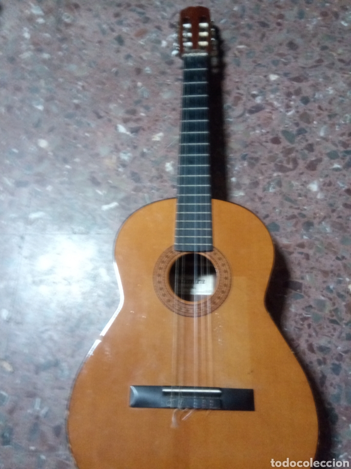 Instrumentos musicales: Guitarra antigua - Foto 1