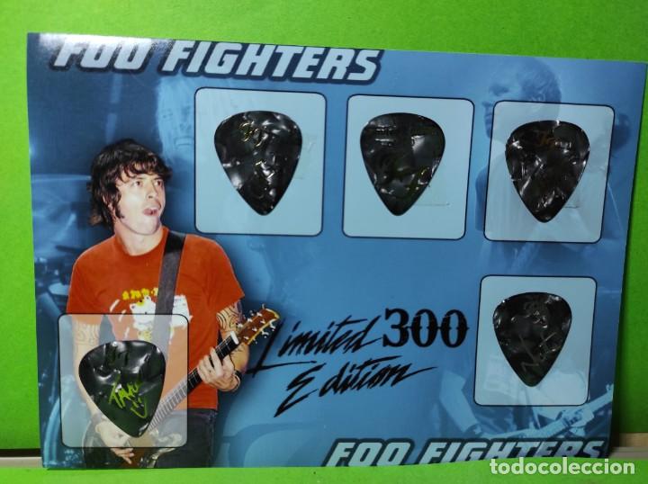 Instrumentos musicales: FOO FIGHTERS. COLECCI&Oacute;N DE 4 P&Uacute;AS DE GUITARRA. - Foto 1