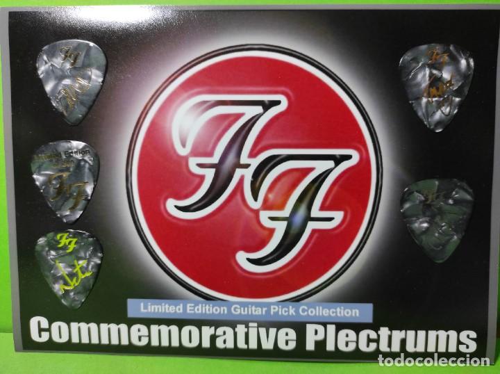 Instrumentos musicales: FOO FIGHTERS. COLECCI&Oacute;N DE 5 P&Uacute;AS DE GUITARRA. - Foto 1