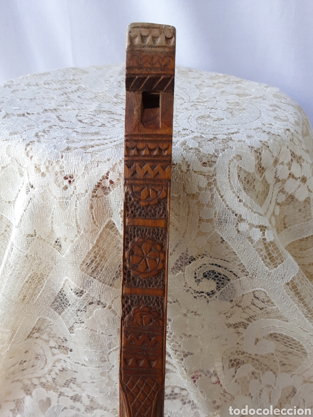 Instrumentos musicales: ANTIGUA FLAUTA DE MADERA TALLADA. BASE RECTANGULAR - Foto 2