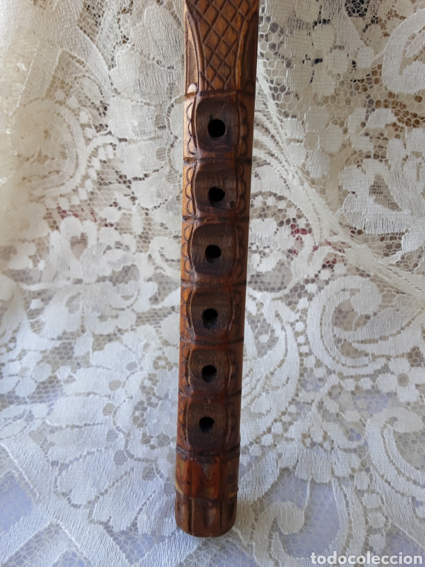 Instrumentos musicales: ANTIGUA FLAUTA DE MADERA TALLADA. BASE RECTANGULAR - Foto 3