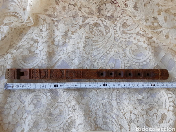 Instrumentos musicales: ANTIGUA FLAUTA DE MADERA TALLADA. BASE RECTANGULAR - Foto 7