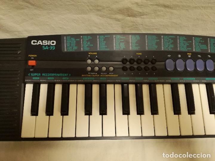 Instrumentos musicales: ORGANO / TECLADO / PIANO - CASIO SA-39 (FUNCIONA) - Foto 2 - 289000243