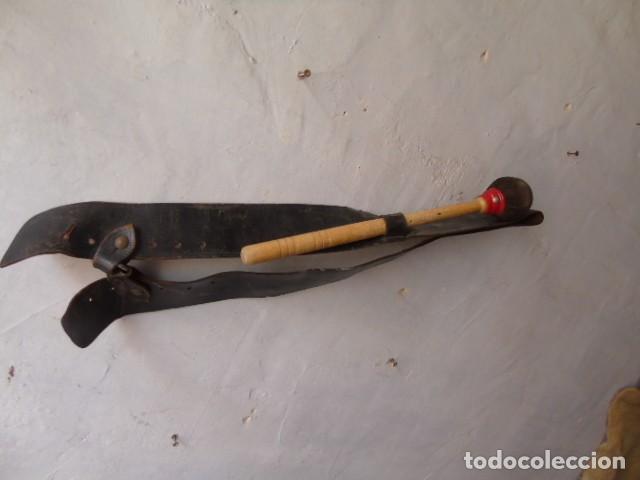 Instrumentos musicales: percusion baston con cinturon de piel - Foto 1