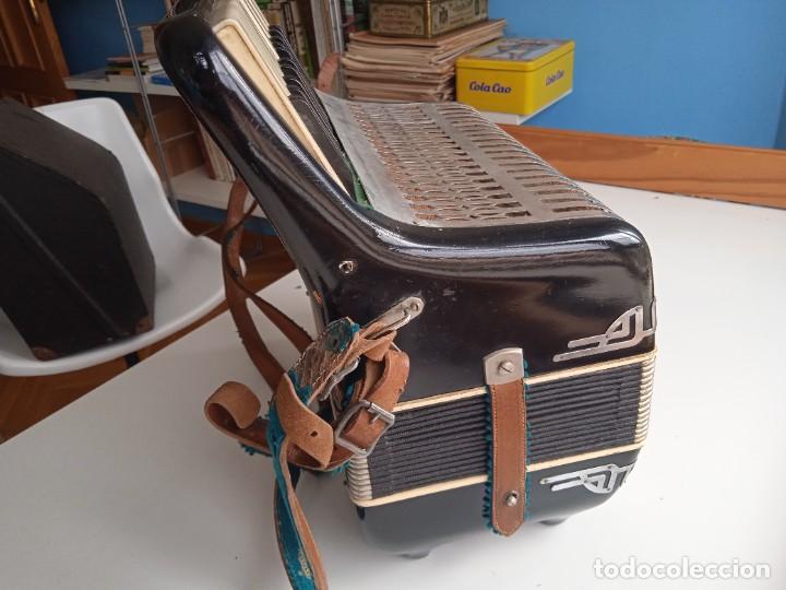 Instrumentos musicales: ACORDEON ANTIGUA MARCA GUERRINI DE COLECCION - Foto 9