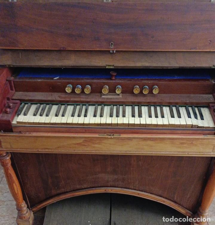 Instrumentos musicales: Armonio antiguo - Foto 1 - 303576283