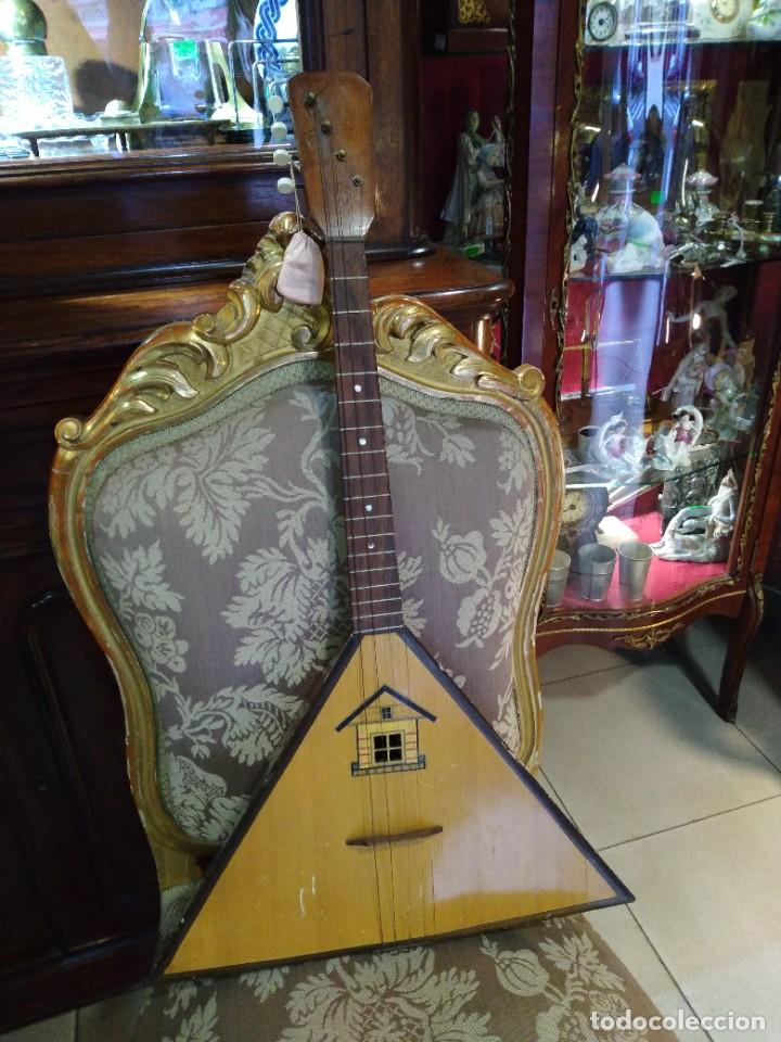 Instrumentos musicales: Instrumento de cuerda balalaica. REF-9168 - Foto 1