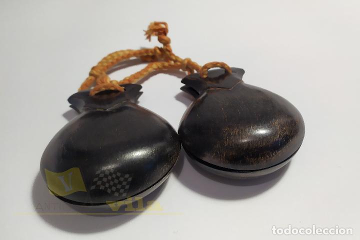 Instrumentos musicales: Casta&ntilde;uelas antiguas de madera - Foto 2