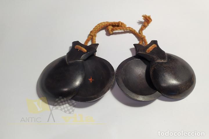 Instrumentos musicales: Casta&ntilde;uelas antiguas de madera - Foto 3