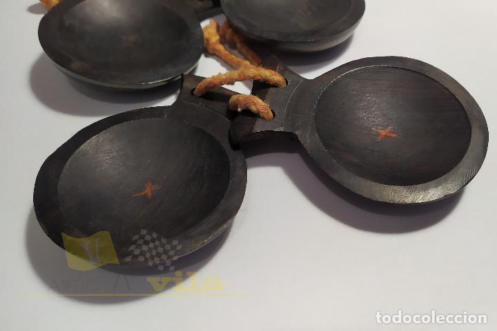 Instrumentos musicales: Casta&ntilde;uelas antiguas de madera - Foto 5