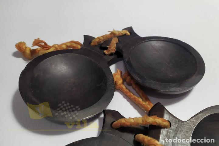 Instrumentos musicales: Casta&ntilde;uelas antiguas de madera - Foto 6