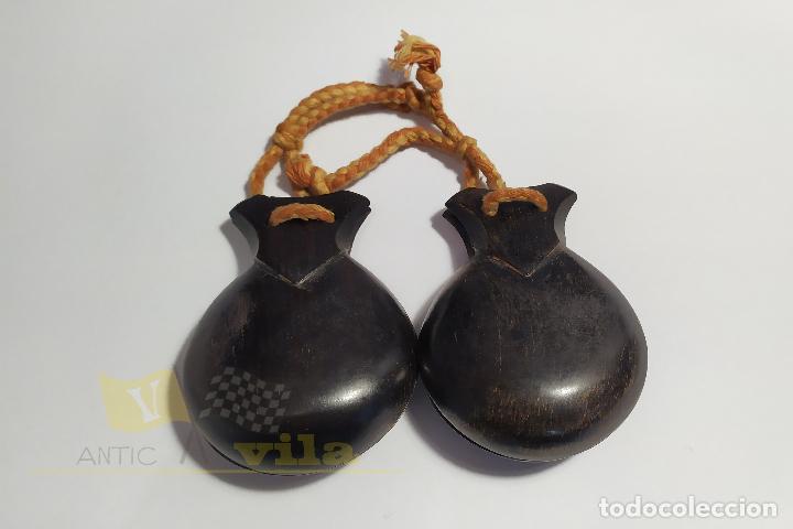 Instrumentos musicales: Casta&ntilde;uelas antiguas de madera - Foto 1