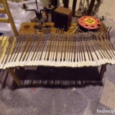 Instrumentos musicales: PIEZAS ANTIGUO PIANO PARA RESTAURACION TECLADOS TECLAS MADERA Y MARFIL 48 PIEZAS. Lote 358832150