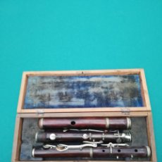 Instrumentos musicales: ANTIGUA FLAUTA TRAVESERA EN SU CAJA - POSIBLEMENTE PALOSANTO - PARA RESTAURAR