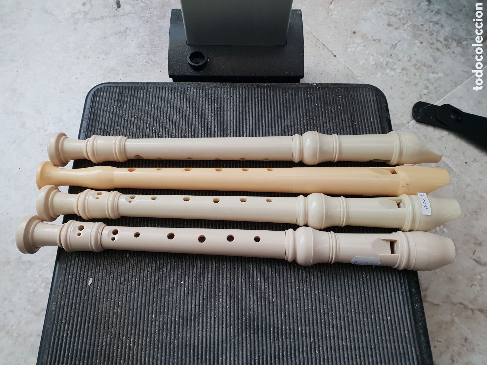 Instrumentos musicales: Lote de 4 flautas dulces de pl&aacute;stico - Foto 1