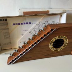 Instrumentos musicales: SIMARRA/CITARA ARTESANAL DE MADERA DE 15 CUERDAS EN CAJA CON PARTITUTAS. SIMARRA MONTELEON (MADRID). Lote 400550159