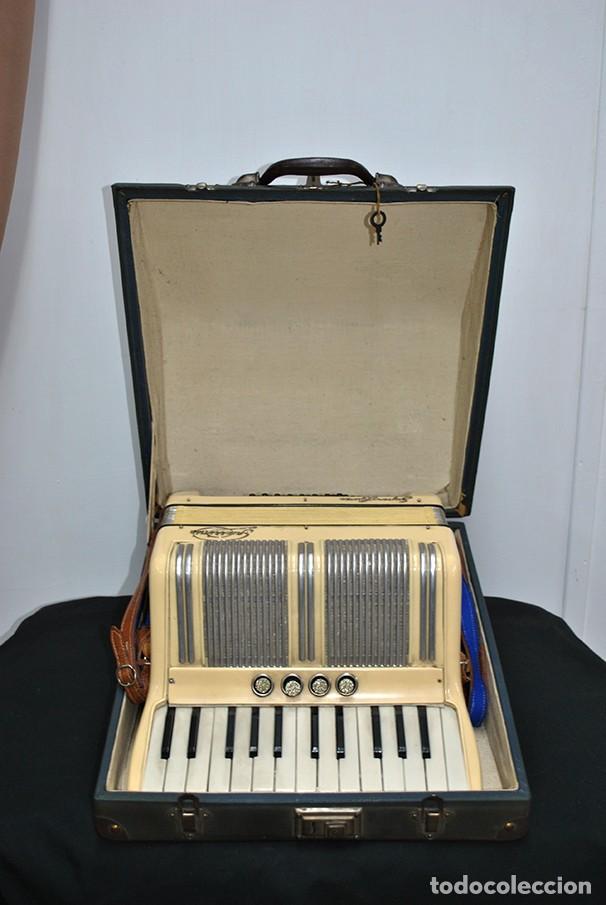 Instrumentos musicales: ANTIGUO ACORDE&Oacute;N GUERRINI SUPERLUXE - Foto 1