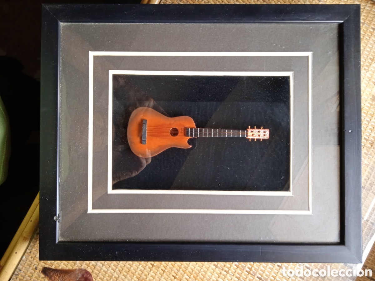 Instrumentos musicales: Cuadro marco con guitarra - Foto 1