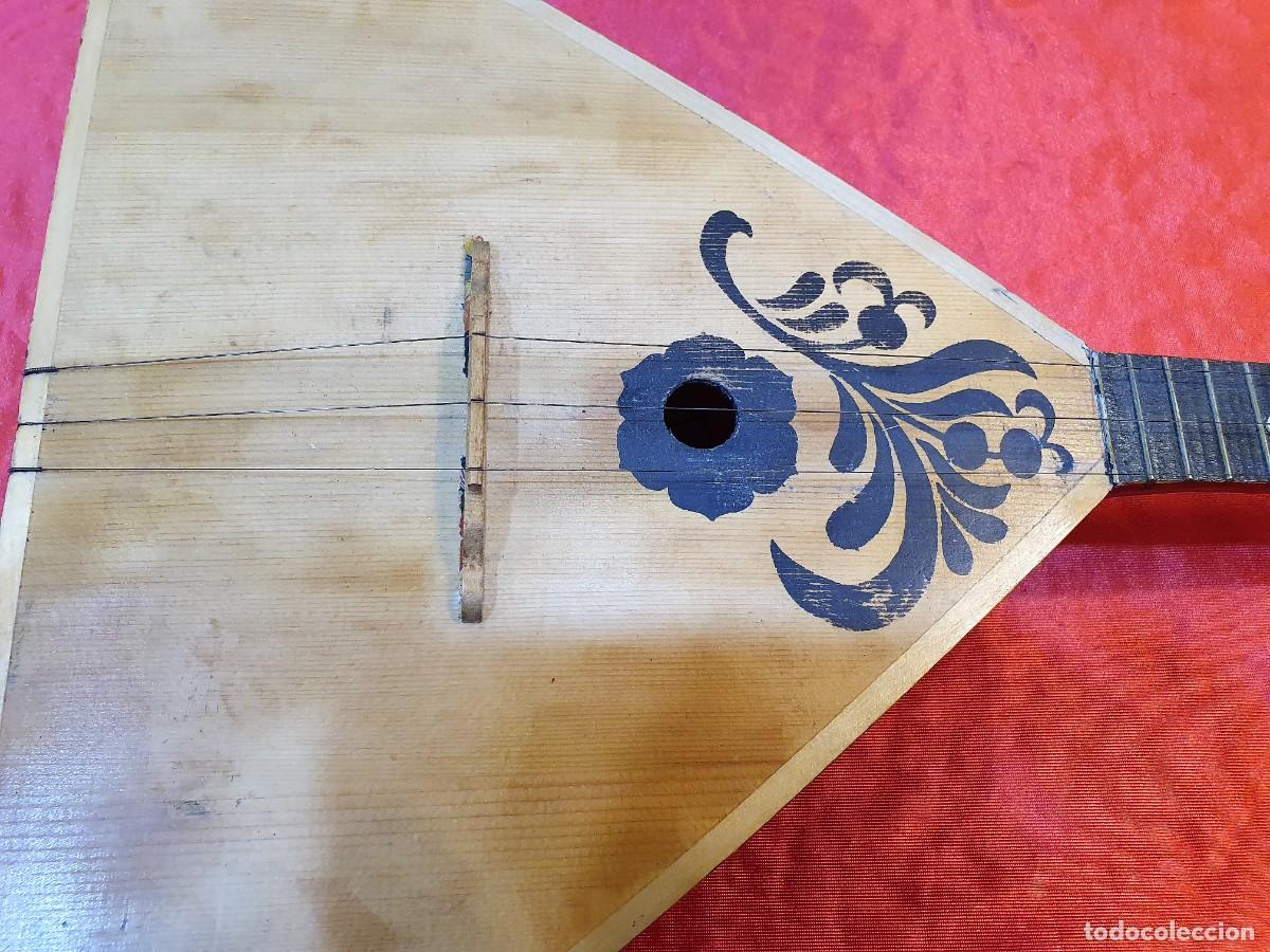 Instrumentos musicales: Instrumento de cuerda balalaica. - Foto 2