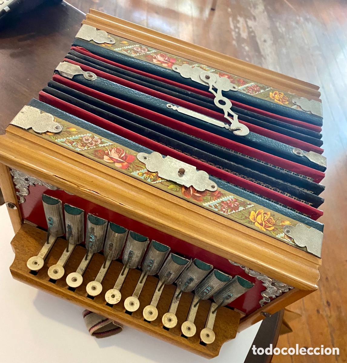 Instrumentos musicales: Antiguo acorde&oacute;n - Foto 6