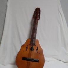 Instrumentos musicales: ANTIGUO LAUD BANDURRIA VICENTE TATAY TOMAS S.A. VALENCIA , MED 32X82 CM.