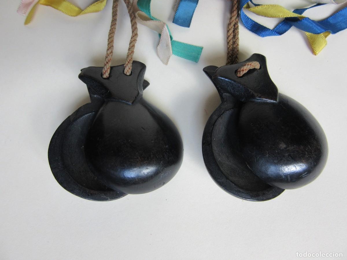 Instrumentos musicales: PAREJA DE CASTA&Ntilde;UELAS CON BORLAS Y CINTAS - Foto 2