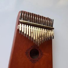 Instrumentos musicales: KALIMBA MADERA 17 TECLAS