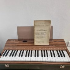 Instrumentos musicales: PIANO ÓRGANO PORTÁTIL ELÉCTRICO ORLA.